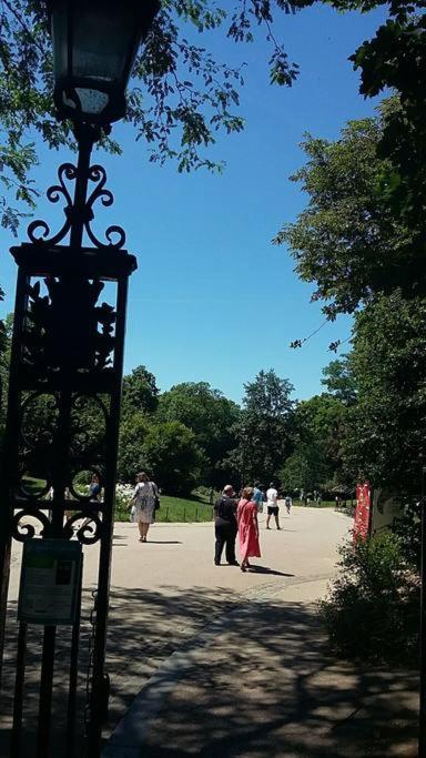 Studio/F1 Aux Buttes Chaumont Paris Exterior photo